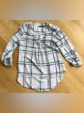 Apt 9 Plaid Blouse Size XS Lightweight V Neck Relaxed Fit Roll Sleeve